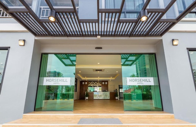 Horsehill Hotel Sriracha