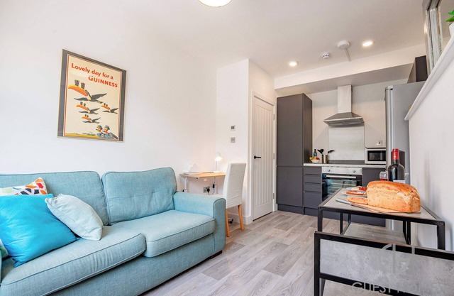 Host & Stay | Croydon Road Dwelling
