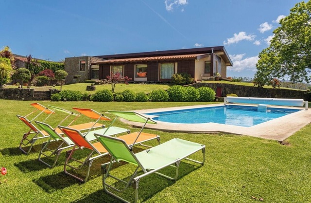 Host Wise - Rustic House with Pool and Garden