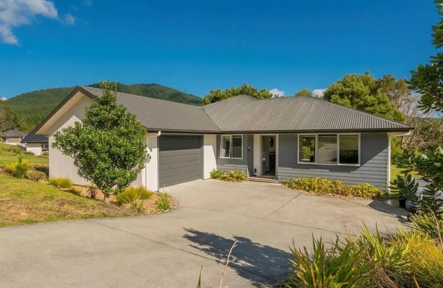 Hosts on the Coast Pauanui Pines