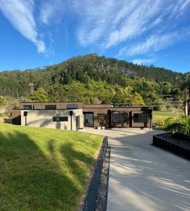 Hosts on the Coast The Country Club