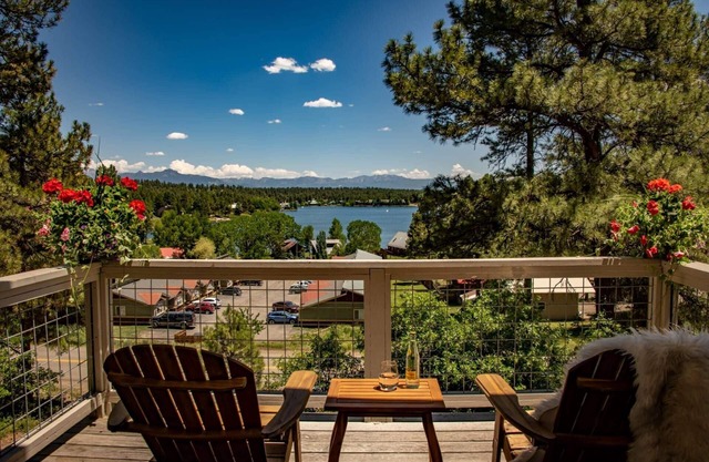 Hot Springs Promo plus Fall's Changing Colors! Bear's Cliff: Lake, Mountain Views, Pet-Friendly!