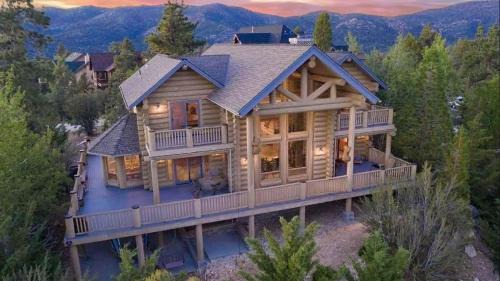Hot Tub Game Room Large Deck w Incredible View Penticton Lodge by AvantStay