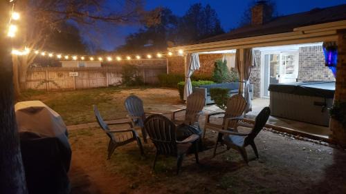 Hot Tub, Privacy, sleeps 11 & TONS of Space!