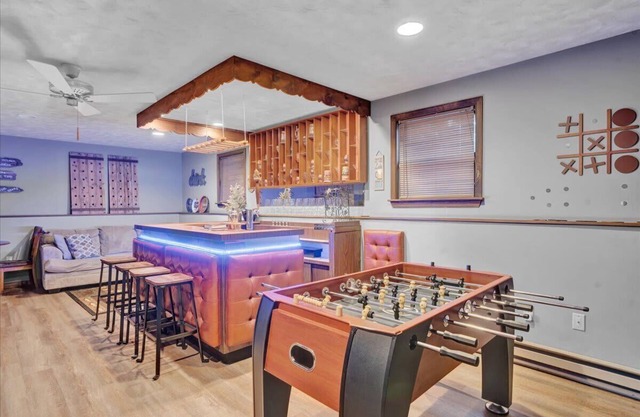 Hot Tub, Sleeps 18, Firepit Bar & Gameroom