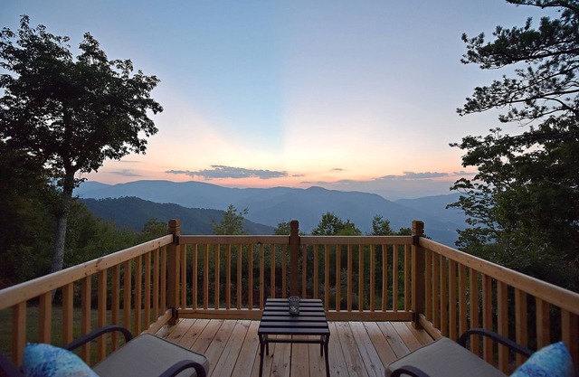Hot Tub, Trails & Epic Views + Biltmore Pass | Stylish Cabin Near Waynesville