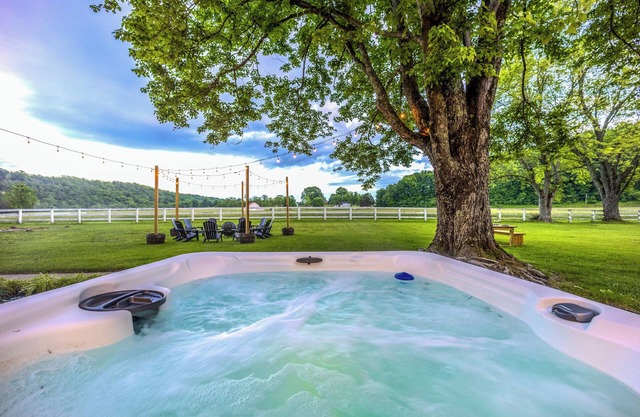 Hot Tubs + Firepit + Gameroom + 4mi to Buffalo Trace