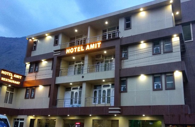 Hotel Amit - 5 Mins Drive to Airport