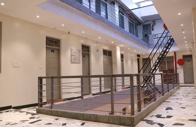 Hotel Amrit Near Old Delhi Railway Station