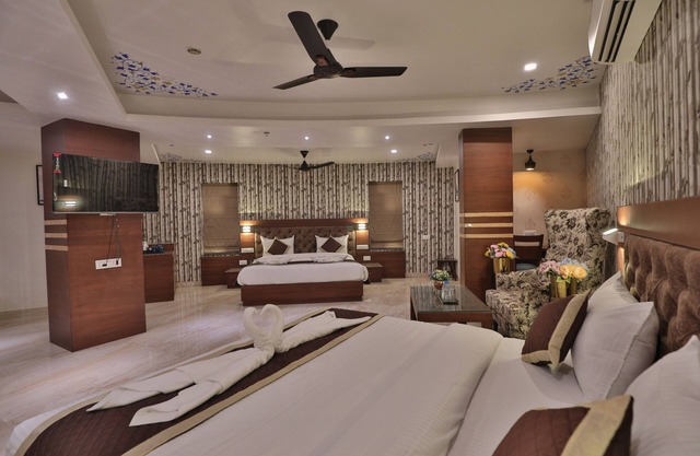 Hotel Candle Wood By A Plus Hospitality