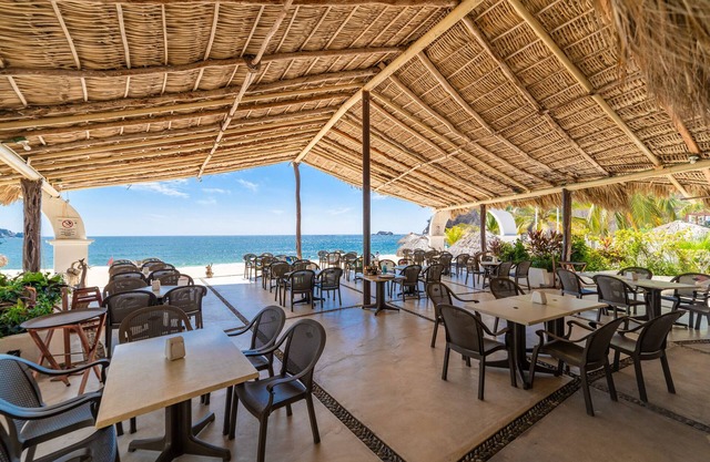 Hotel Castillo Huatulco & Beach Club