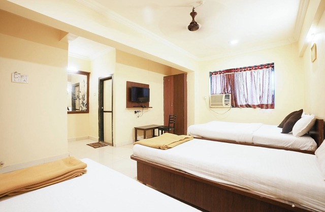 Hotel Della Comfort near Ambreshwar Shiv Mandir, Ambernath