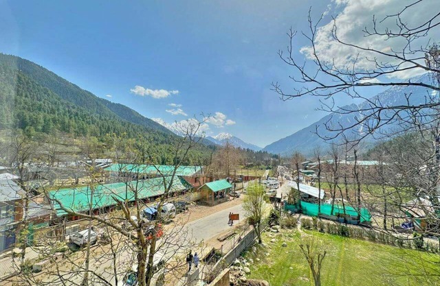 Hotel Fifth Season - Pahalgam