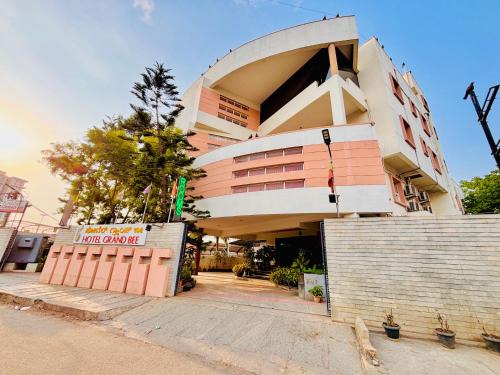 Hotel Grand Bee , Yeshwanthpur Junction