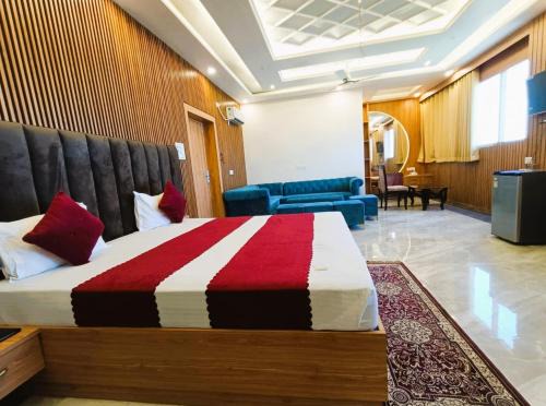 Hotel Grand Mau-Rya And Restaurant In Siwan