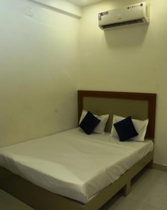 Hotel J K and Restaurant Couple Friendly