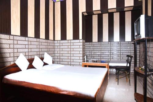 Hotel Kaushalya Residency Inn Uttarakhand Near By Gandhi Park - Family-friendly