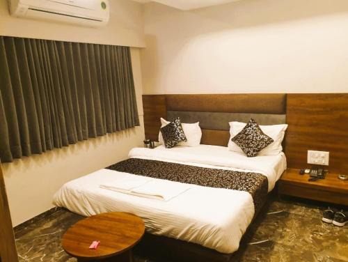 Hotel Lake Palace Ahmedabad