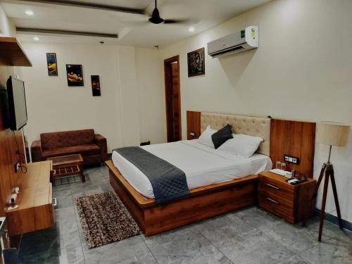 Hotel Moon Regency I Couple and Corporate Friendly I Panipat