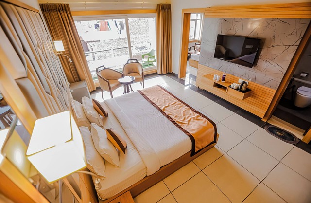 Hotel Mukut Mani Govardhan