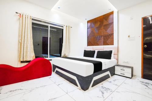 Hotel O SR & Guest House 2