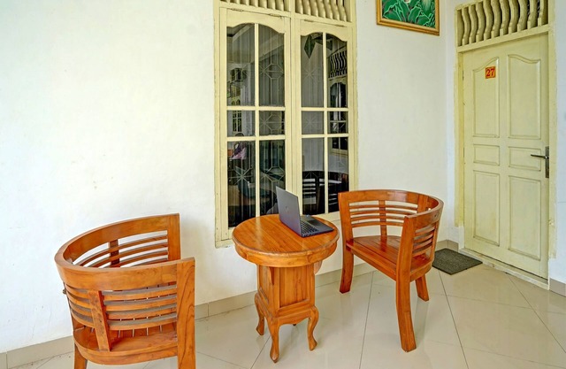 Hotel O Wisma Aluh AmbakNearPantai batu lima Asbullah tmbngn