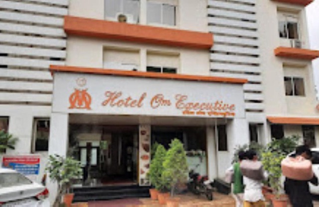 Hotel Om Executive, Satara