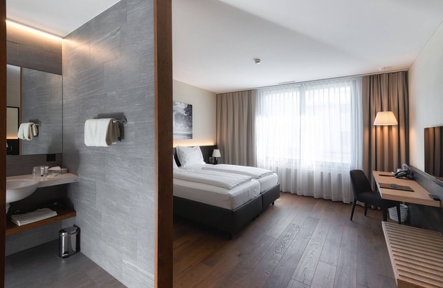 Hotel one66
