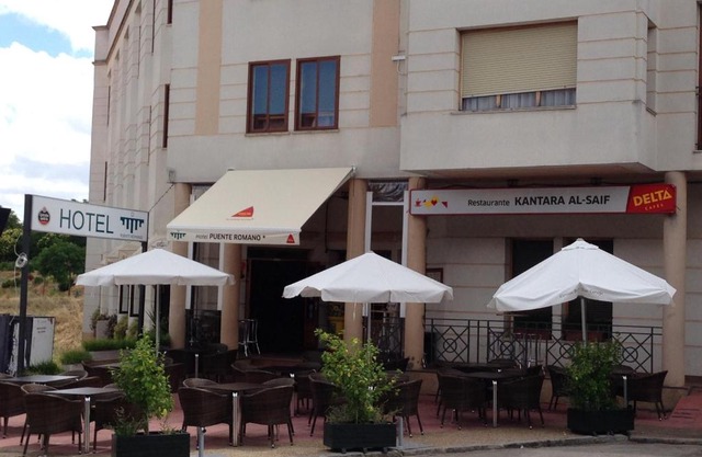 Hotel Puente Romano