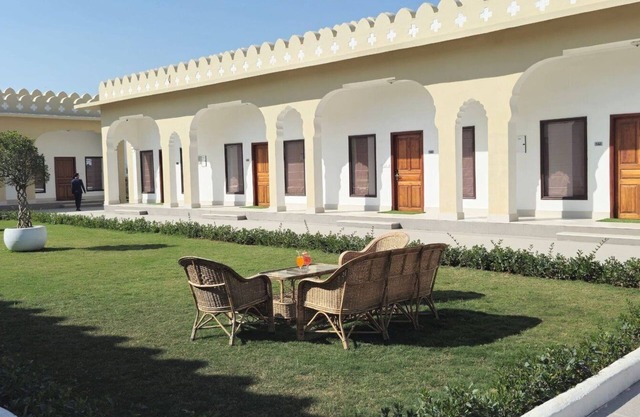 Hotel Raj Vilas The Palace