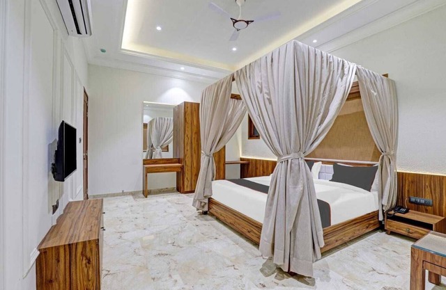 HOTEL RATNA VILAS PALACE