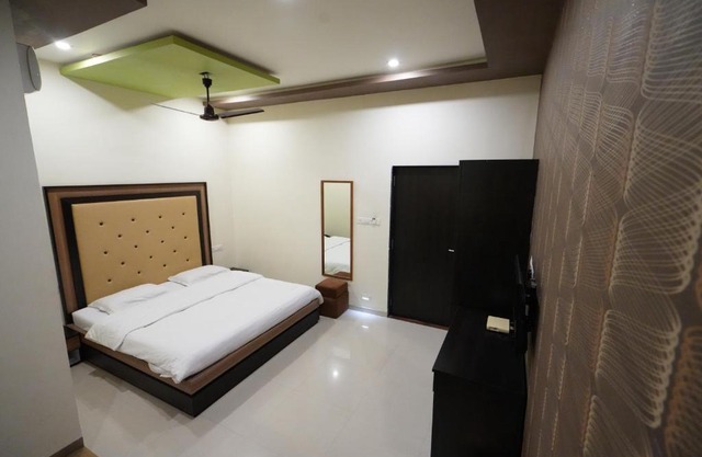 Hotel Ravi Residency