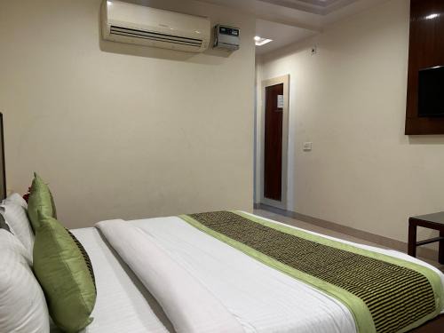 Hotel Sapphire - Walking distance from New Delhi Railway Station & Connaught Place