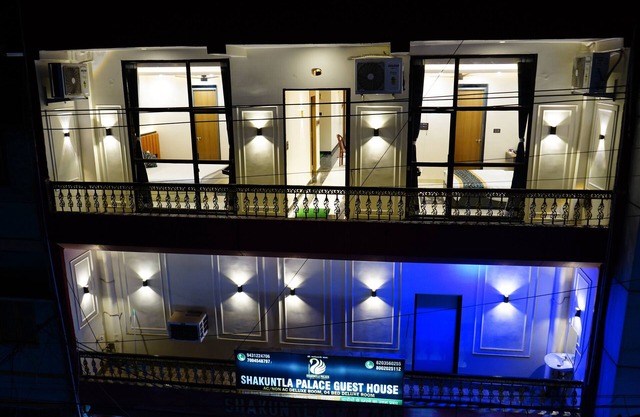 Hotel Shakuntla Palace 400 mts to Vishnupad Temple