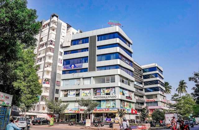 Hotel Skycity Premium AC Room in Surat