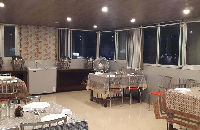 Hotel snow crest inn