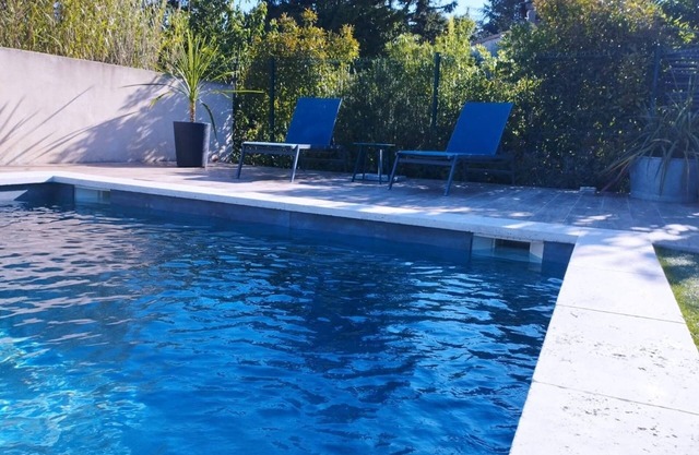 House 140 m² family 7beds +baby, with swimming pool in Tavel - 10min from Avignon