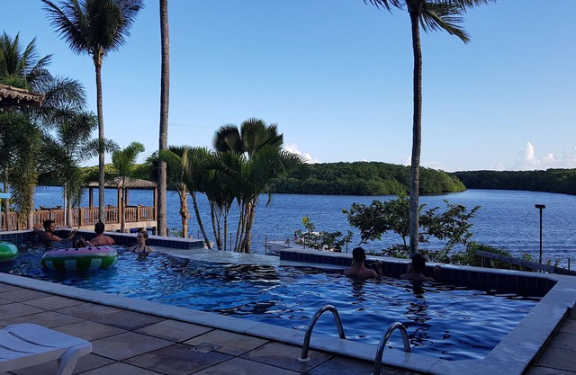 House 4 suites, gated community, maximum capacity 10 people.