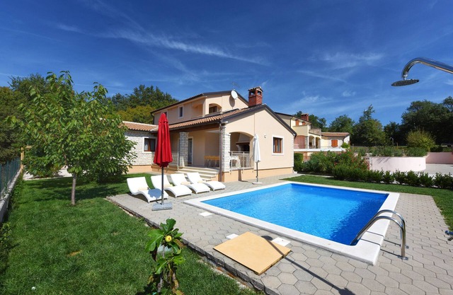 House 598/1443 (Istria - Sveti Lovreč), 18000m from the beach