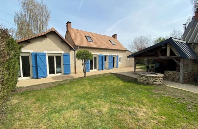 House close to circuit/garage, parking, garden