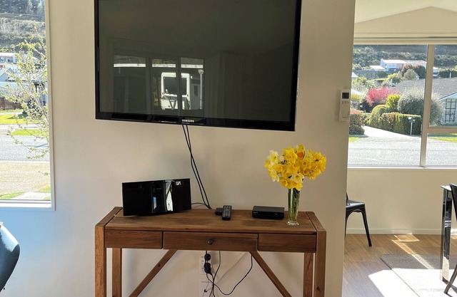 House - Clyde Getaway - 5 Minute walk to Clyde Township