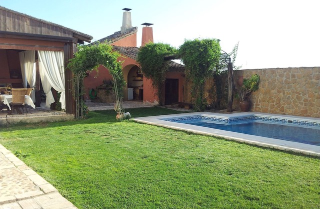 House Cortijo de best qualities, pool, 2 fireplaces, large barbecue, etc.