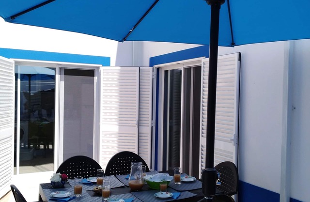 house for 6 people with garage, near beaches, golf and 300 m to skydive