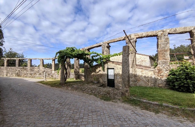 House in a farmhouse with pool and tennis court