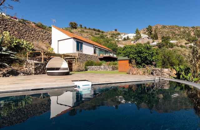 HOUSE IN THE HEART OF THE ISLAND