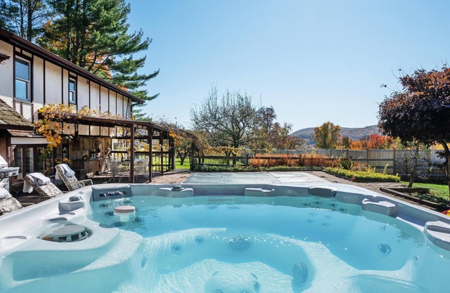 House Nestled Bet Vineyards/Pool, Sauna and Spa