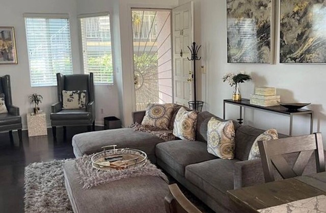 House of Gordon Gartrale - Near LAX & Sofi! Family-Sized Condo In No. Inglewood