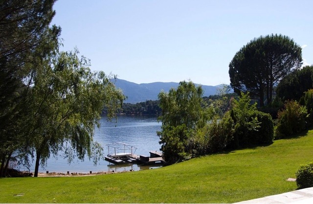 house on the banks of the San Juan reservoir