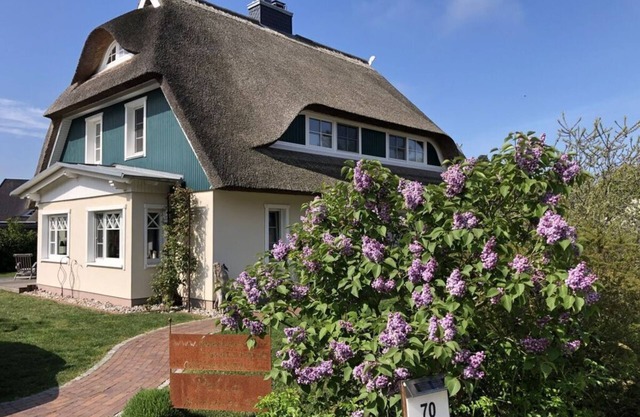 House Pella Modern retreat