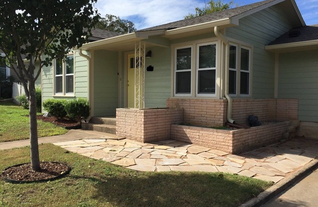 House Pistachio Fredericksburg | In Town Easy